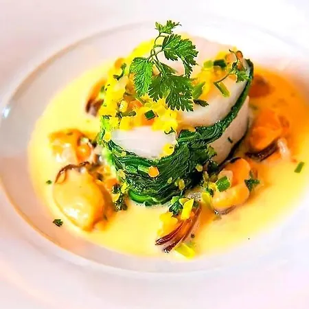 Catamaran Breakfast-brunch Included, Optional Lunch & Dinner Båthotell