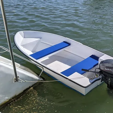 Catamaran Breakfast-brunch Included, Optional Lunch & Dinner Båthotell *