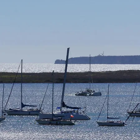 Båthotell Catamaran Breakfast-brunch Included, Optional Lunch & Dinner