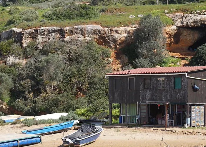 Bådhotel Catamaran Breakfast-brunch Included, Optional Lunch & Dinner