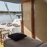 بوتيل Catamaran Breakfast-brunch Included, Optional Lunch & Dinner *